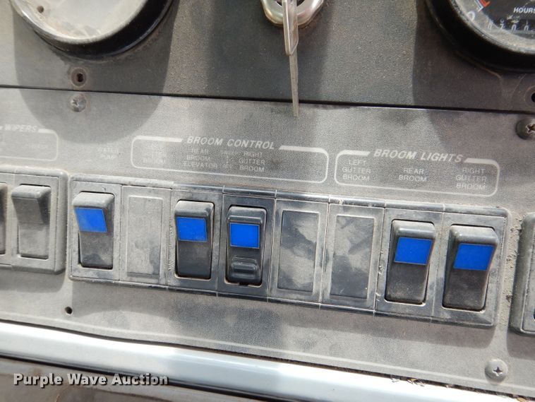 image for item IN9986 1997 Mobil Sweeper 3WS  street sweeper