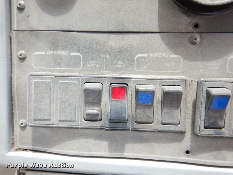 image for item IN9986 1997 Mobil Sweeper 3WS  street sweeper