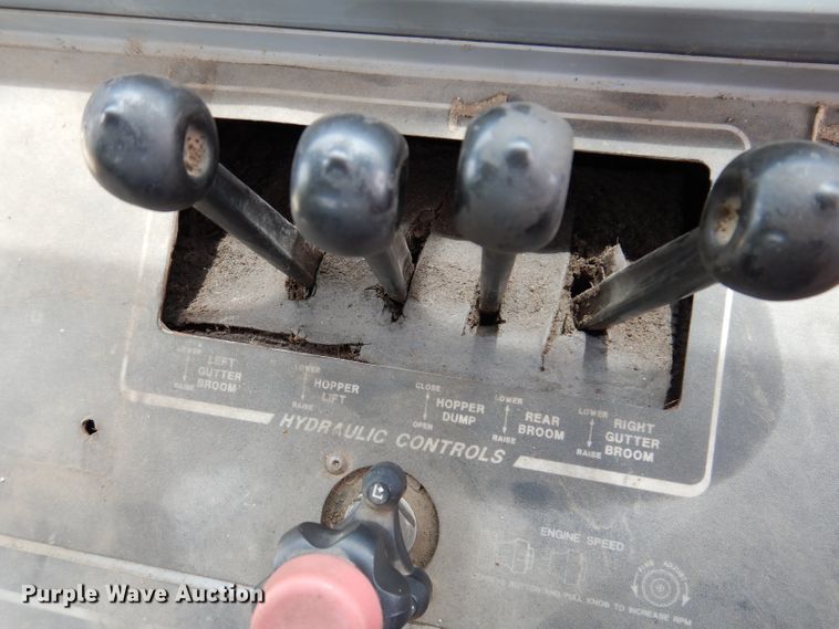 image for item IN9986 1997 Mobil Sweeper 3WS  street sweeper