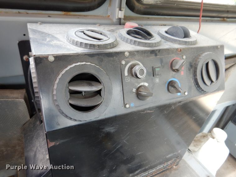 image for item IN9986 1997 Mobil Sweeper 3WS  street sweeper