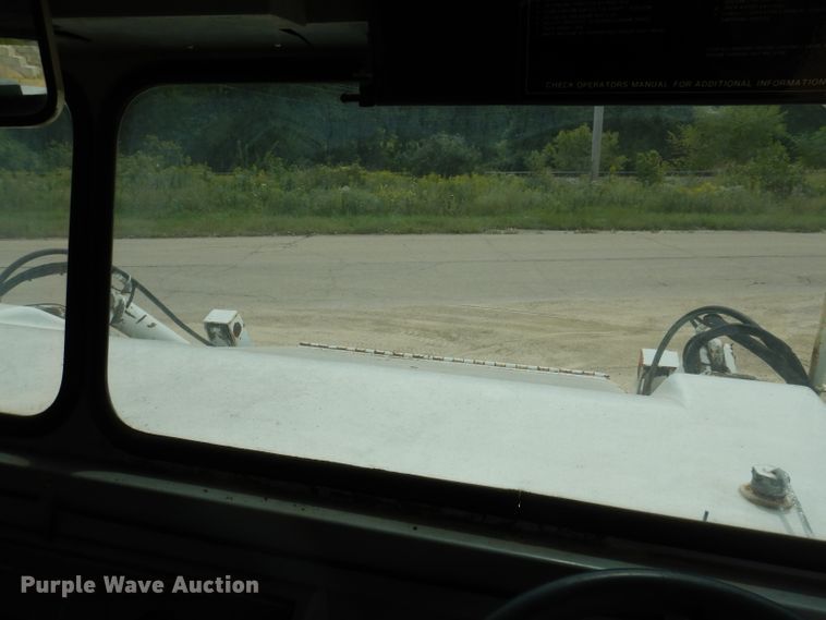 image for item IN9986 1997 Mobil Sweeper 3WS  street sweeper