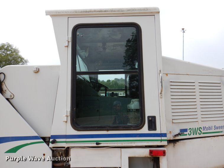 image for item IN9986 1997 Mobil Sweeper 3WS  street sweeper