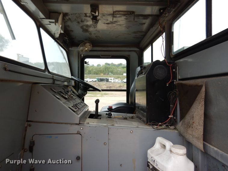 image for item IN9986 1997 Mobil Sweeper 3WS  street sweeper