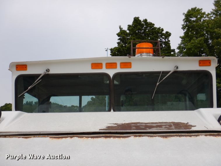 image for item IN9986 1997 Mobil Sweeper 3WS  street sweeper