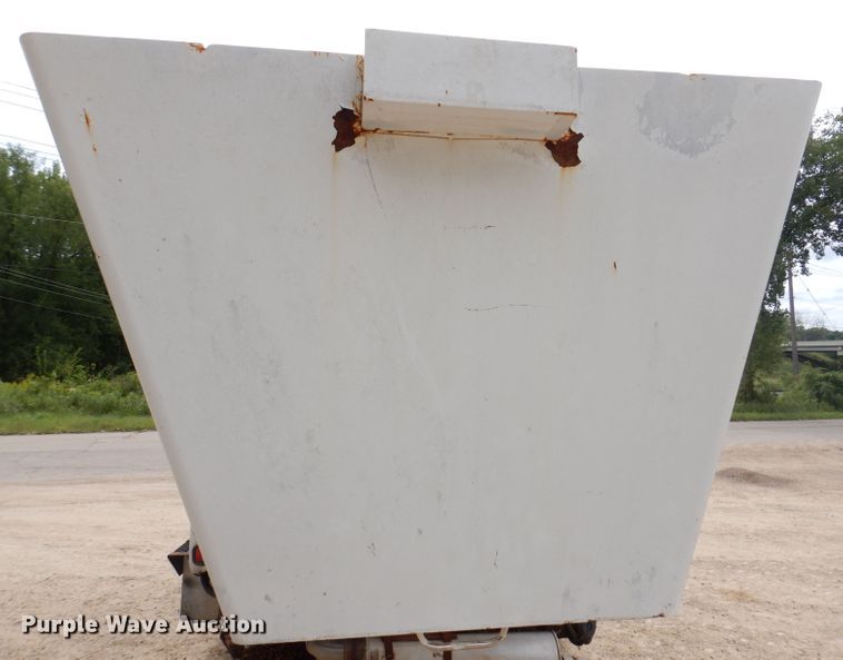 image for item IN9986 1997 Mobil Sweeper 3WS  street sweeper