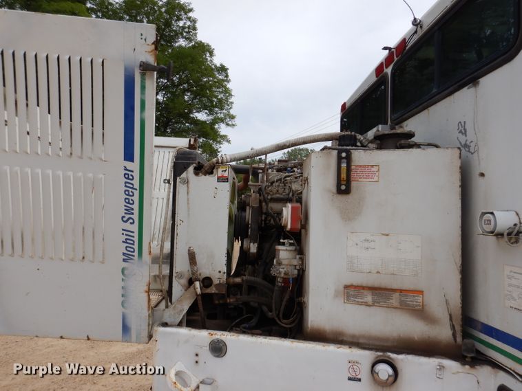 image for item IN9986 1997 Mobil Sweeper 3WS  street sweeper