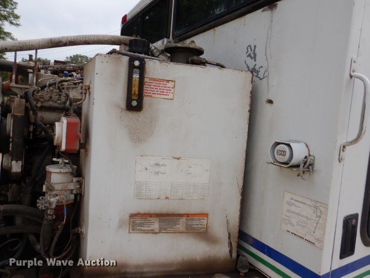 image for item IN9986 1997 Mobil Sweeper 3WS  street sweeper