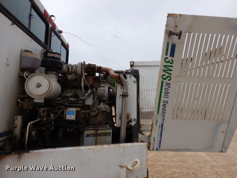 image for item IN9986 1997 Mobil Sweeper 3WS  street sweeper