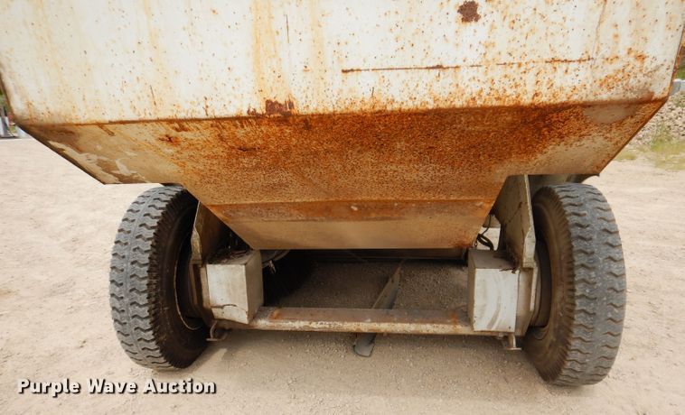 image for item IN9986 1997 Mobil Sweeper 3WS  street sweeper