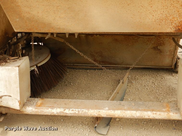 image for item IN9986 1997 Mobil Sweeper 3WS  street sweeper