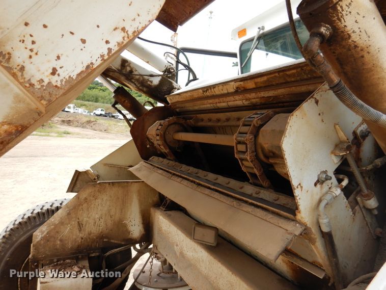 image for item IN9986 1997 Mobil Sweeper 3WS  street sweeper