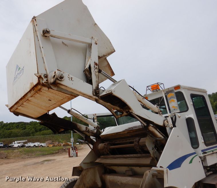 image for item IN9986 1997 Mobil Sweeper 3WS  street sweeper