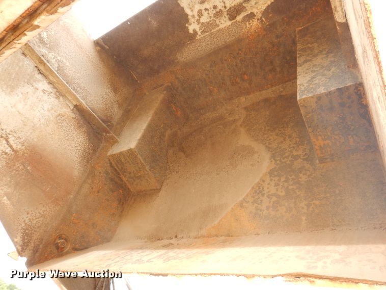 image for item IN9986 1997 Mobil Sweeper 3WS  street sweeper