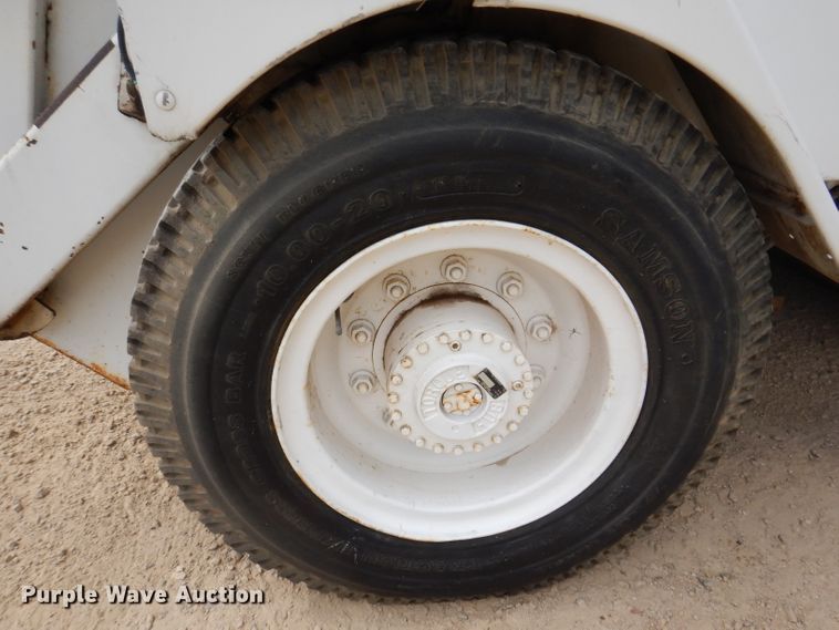 image for item IN9986 1997 Mobil Sweeper 3WS  street sweeper