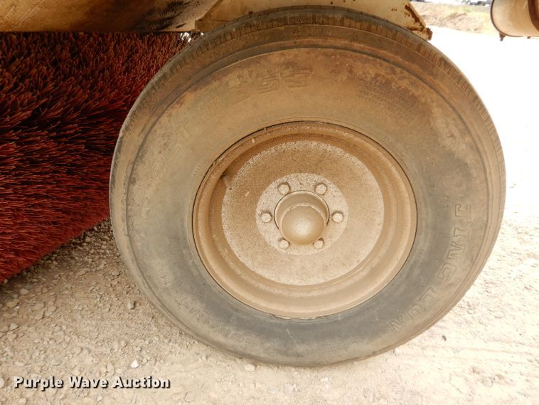 image for item IN9986 1997 Mobil Sweeper 3WS  street sweeper