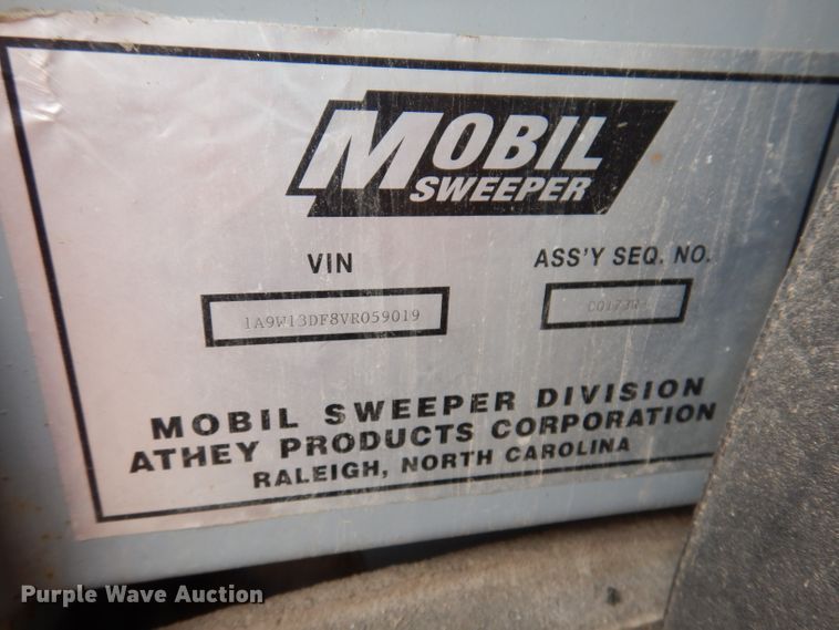 image for item IN9986 1997 Mobil Sweeper 3WS  street sweeper