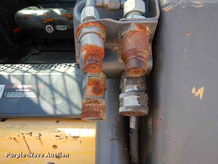 image for item IR9105 New Holland LS199  skid steer loader