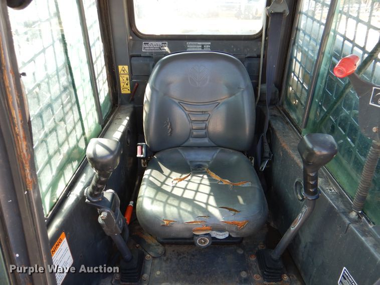 image for item IR9105 New Holland LS199  skid steer loader