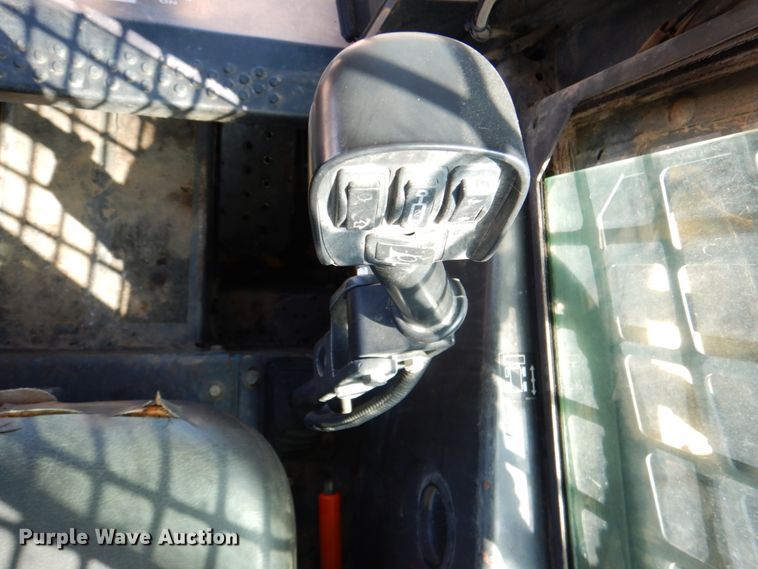 image for item IR9105 New Holland LS199  skid steer loader