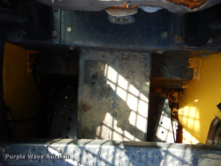 image for item IR9105 New Holland LS199  skid steer loader