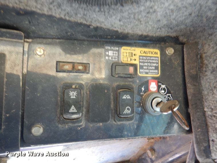 image for item IR9105 New Holland LS199  skid steer loader