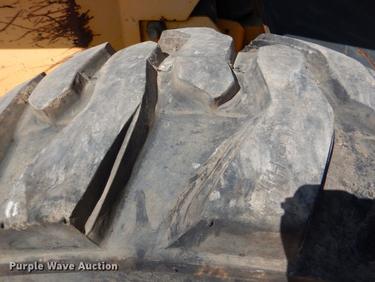 image for item IR9105 New Holland LS199  skid steer loader