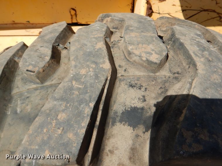 image for item IR9105 New Holland LS199  skid steer loader