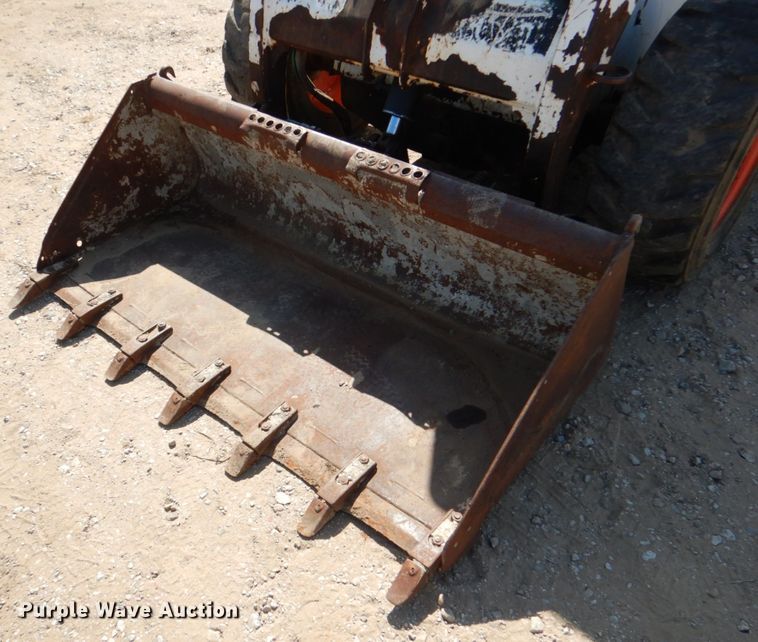 image for item IR9106 2000 Bobcat 863  skid steer loader