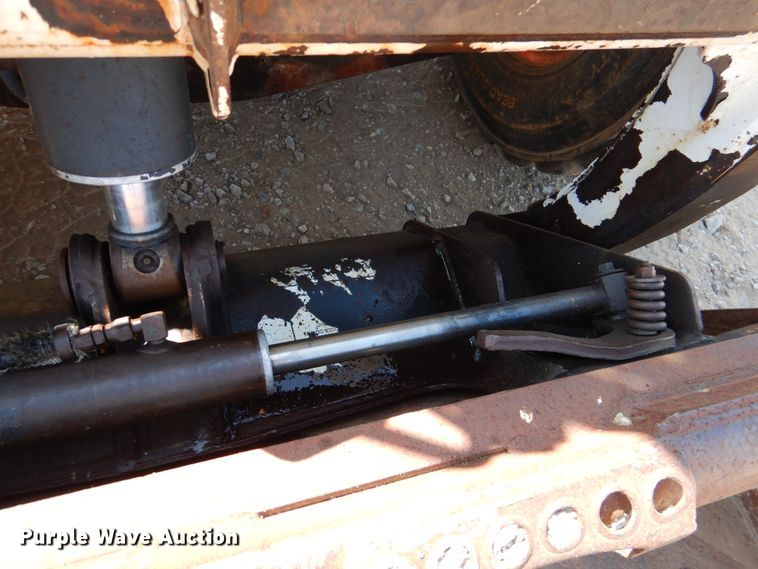 image for item IR9106 2000 Bobcat 863  skid steer loader