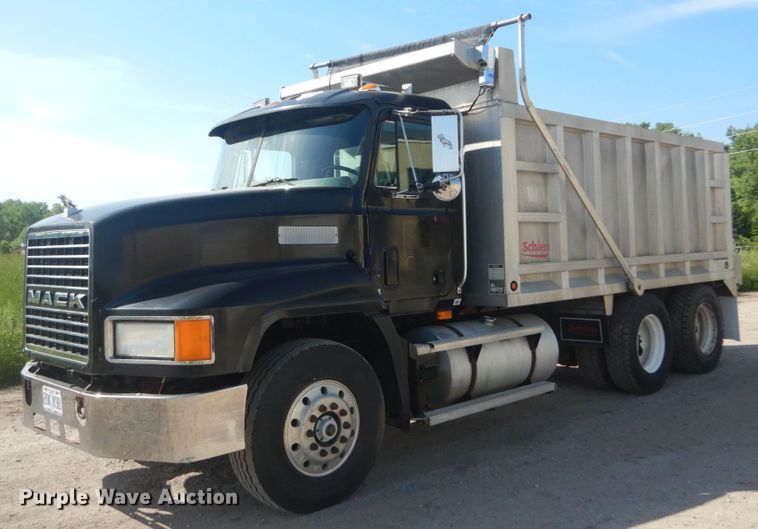 image for item IT9104 1995 Mack CH613  dump truck