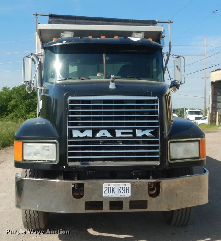 image for item IT9104 1995 Mack CH613  dump truck