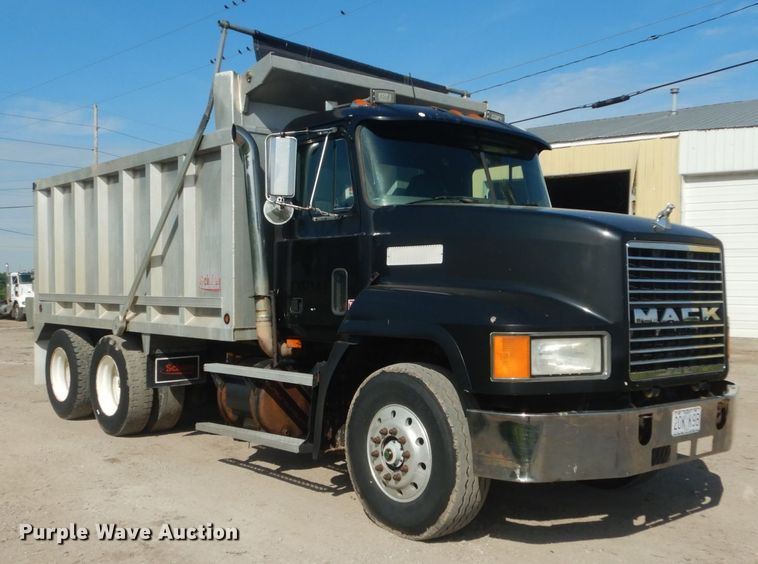 image for item IT9104 1995 Mack CH613  dump truck