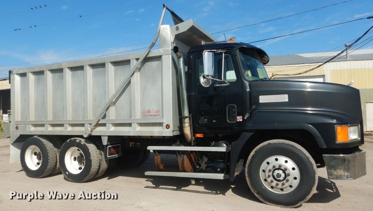 image for item IT9104 1995 Mack CH613  dump truck