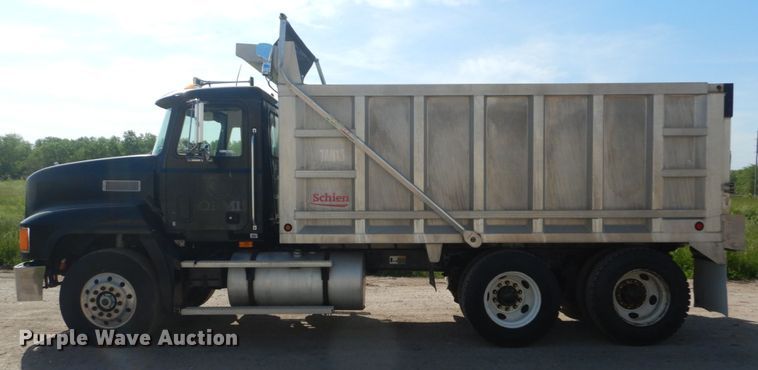 image for item IT9104 1995 Mack CH613  dump truck