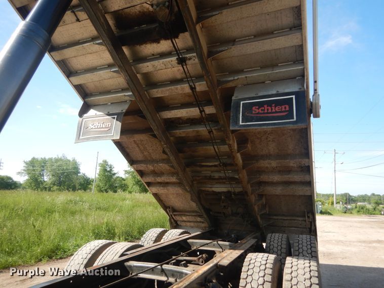 image for item IT9104 1995 Mack CH613  dump truck