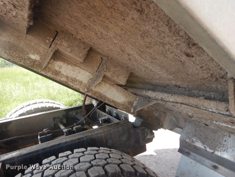 image for item IT9104 1995 Mack CH613  dump truck