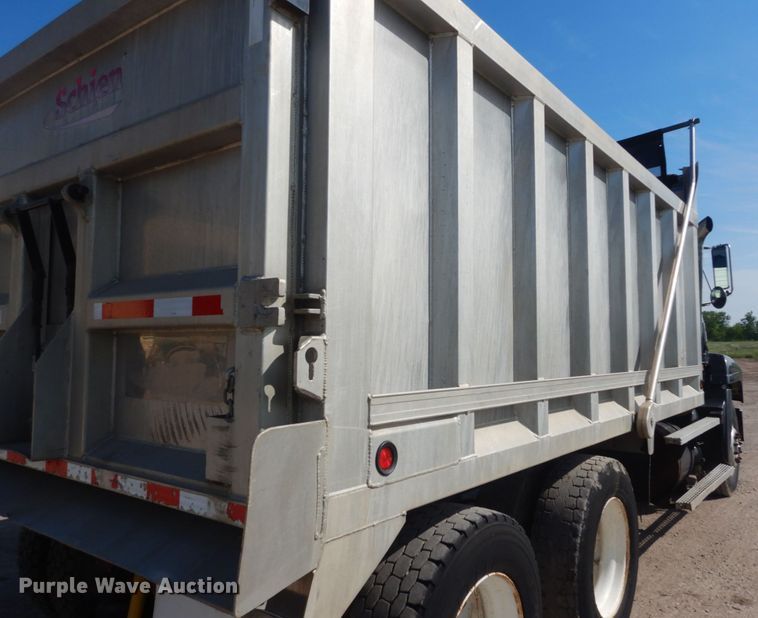 image for item IT9104 1995 Mack CH613  dump truck