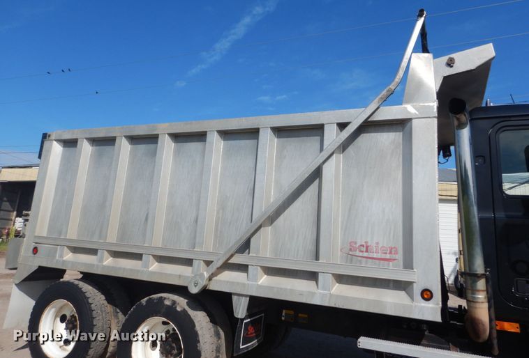 image for item IT9104 1995 Mack CH613  dump truck