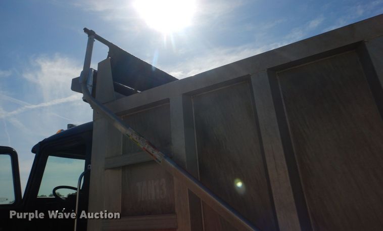 image for item IT9104 1995 Mack CH613  dump truck