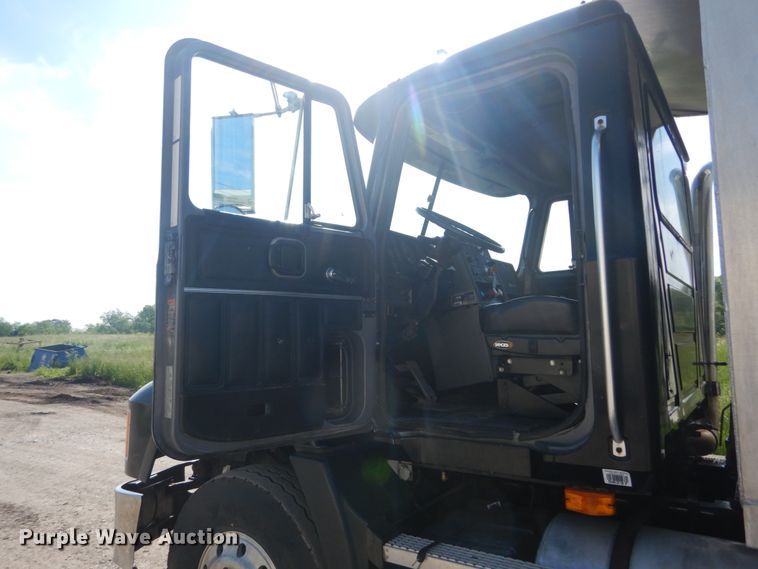 image for item IT9104 1995 Mack CH613  dump truck