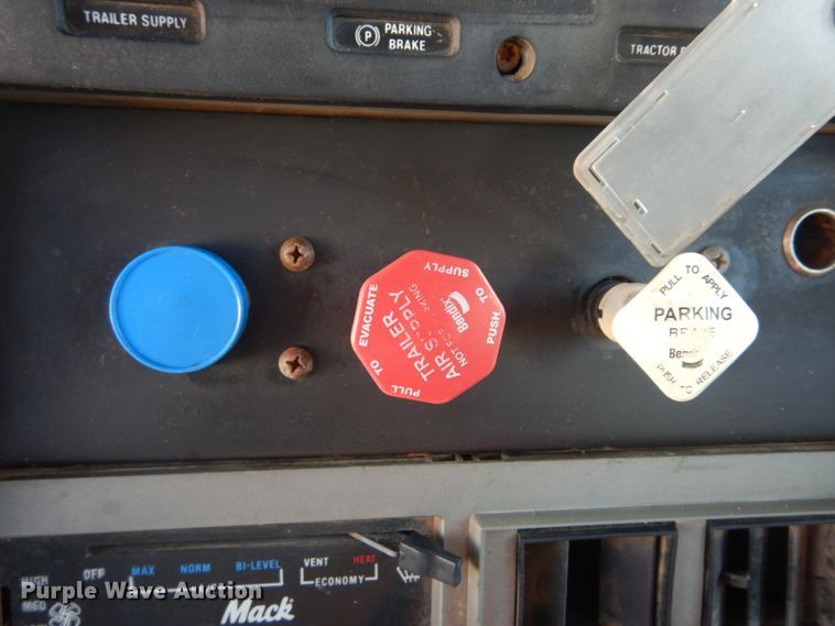 image for item IT9104 1995 Mack CH613  dump truck