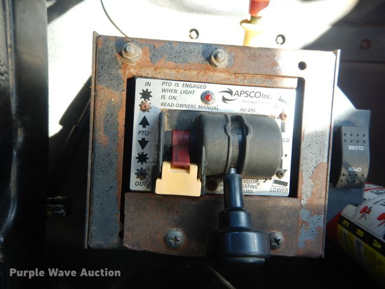 image for item IT9104 1995 Mack CH613  dump truck