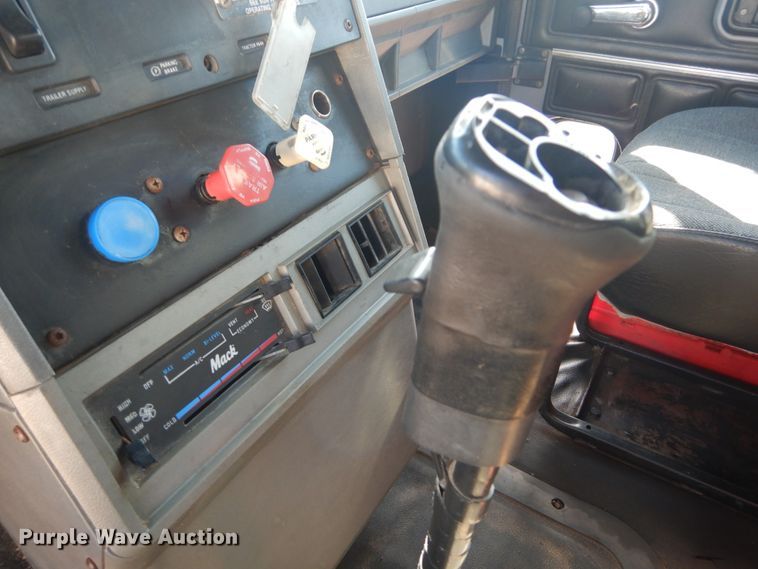 image for item IT9104 1995 Mack CH613  dump truck