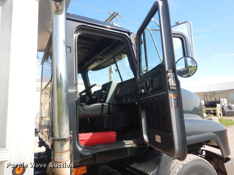 image for item IT9104 1995 Mack CH613  dump truck