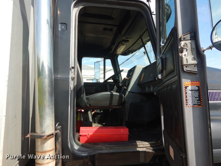 image for item IT9104 1995 Mack CH613  dump truck