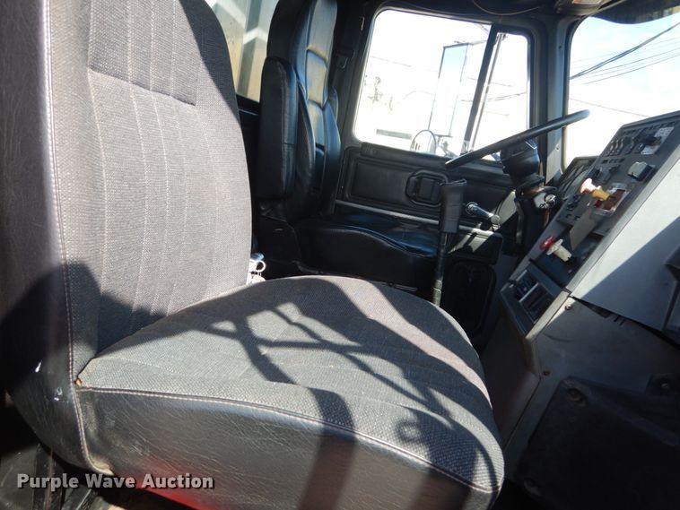 image for item IT9104 1995 Mack CH613  dump truck