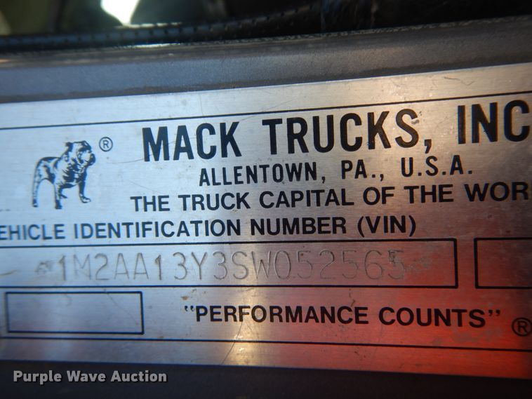 image for item IT9104 1995 Mack CH613  dump truck