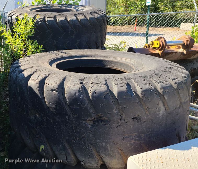 image for item IU9494 (5) 29.5-35 scraper tires