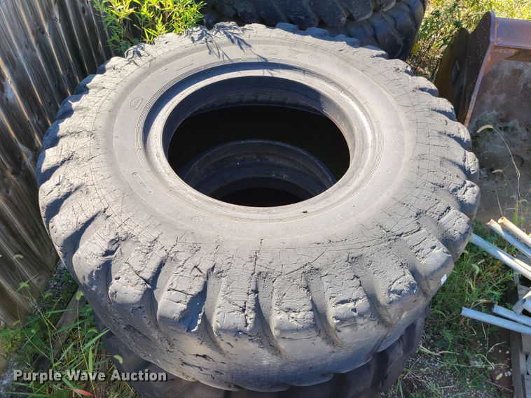 image for item IU9494 (5) 29.5-35 scraper tires