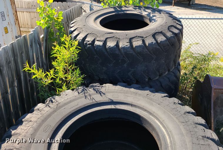 image for item IU9494 (5) 29.5-35 scraper tires